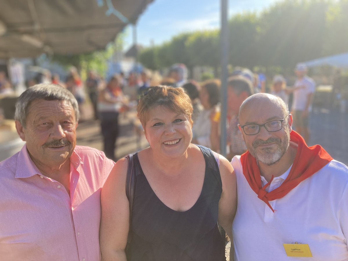 Belle journée de terrain ce samedi cérémonie 100 ans du monument aux morts ce matin à <a href="/MairiedeLesigny/">Mairie de Lésigny</a> et ce soir fête à @chenevelles <a href="/cyrilcibert/">Cyril Cibert</a> Bien Vivre ensemble #ruralité <a href="/departement86/">Département de la Vienne</a>