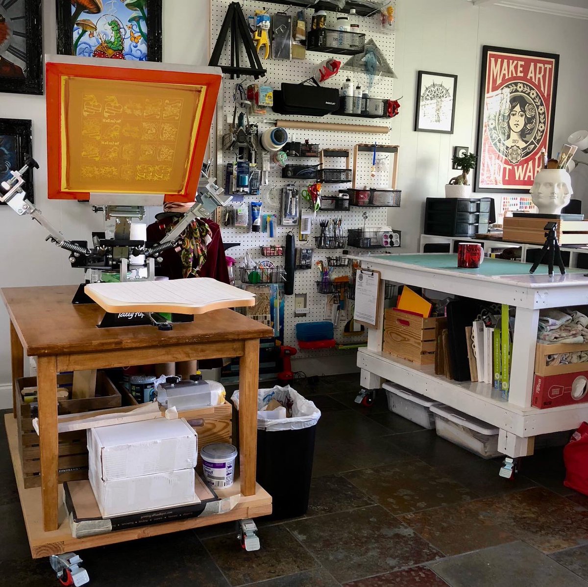 geminipearlart's tweet photo. Doin my thing &amp; gettin into my screen print groove today. #silkscreenprinting #silkscreen #silkscreening #silkscreenprint #silkscreenart #silkscreens #screenprinting #screenprint #screenprintinglife #screenprinted #screenprintlife #screenprinter https://t.co/qoOIMepsYu