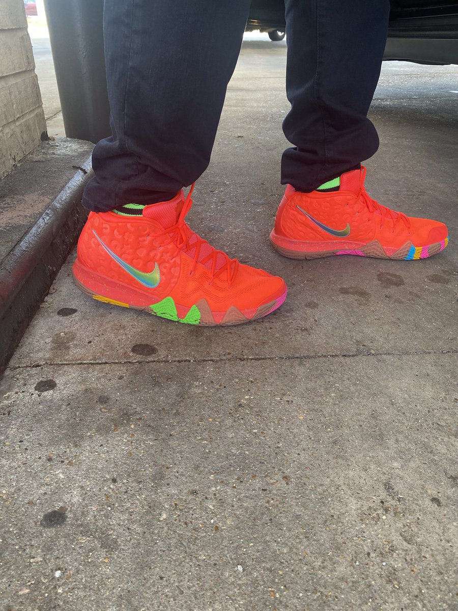 TitanicFeetJack's tweet photo. Just showing love to the Nike Kyrie 4 “Lucky Charms” Basketball sneakers deserves more love. @nikebasketball @Nike @KyrieIrving #snkrsliveheatingup #nike #GotTheShoeGameOnLock https://t.co/9pIHQNWxg2