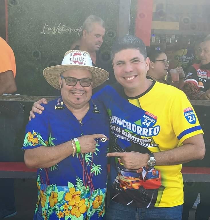 EddieCharbonier's tweet photo. Gracias al compañero @RepMemo2020 por la invitación al chinchorreo con El Guitarreño @LlegoTuPapa y compañeros de la Cámara de Representantes, en el cual llevamos alegría y compartimos con la gente linda de Arecibo. https://t.co/sgapkcdaIu