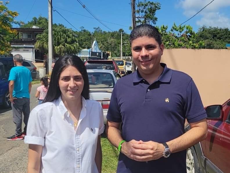 Gracias al compañero @RepMemo2020 por la invitación al chinchorreo con El Guitarreño <a href="/LlegoTuPapa/">Guitarreño Oficial</a> y compañeros de la Cámara de Representantes, en el cual llevamos alegría y compartimos con la gente linda de Arecibo.