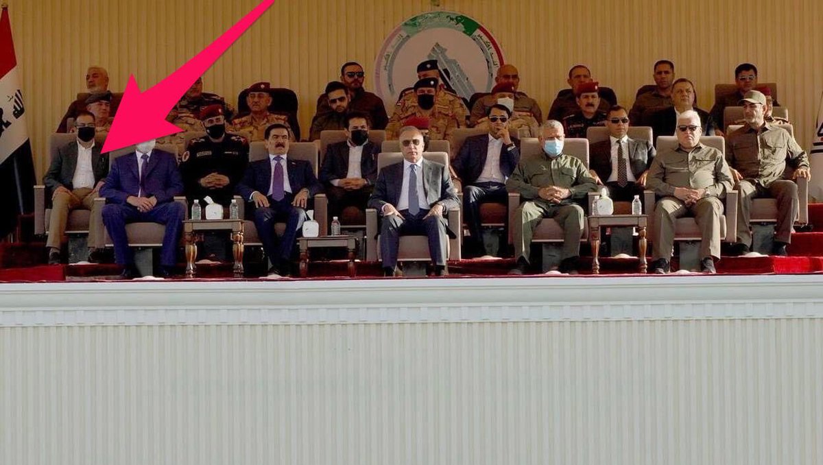omartvsd's tweet photo. من الذي يجلس في الصف الثاني وعلى رأسه سهم أحمر ؟
وما سبب جلوسه في المنصة ؟ https://t.co/3ORBflLNql