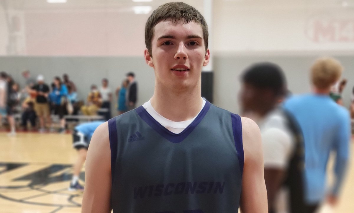 Intrigued by 2023 SF Hunter Thiel (Little Chute).

Strong, athletic wing that does variety of different things. Acrobatic finisher at the rim. Dishes the ball well and hits cutters. Active and opportunistic defensively. 

Could be a sneaky good pickup for a D3. 

#PHTheLastDance