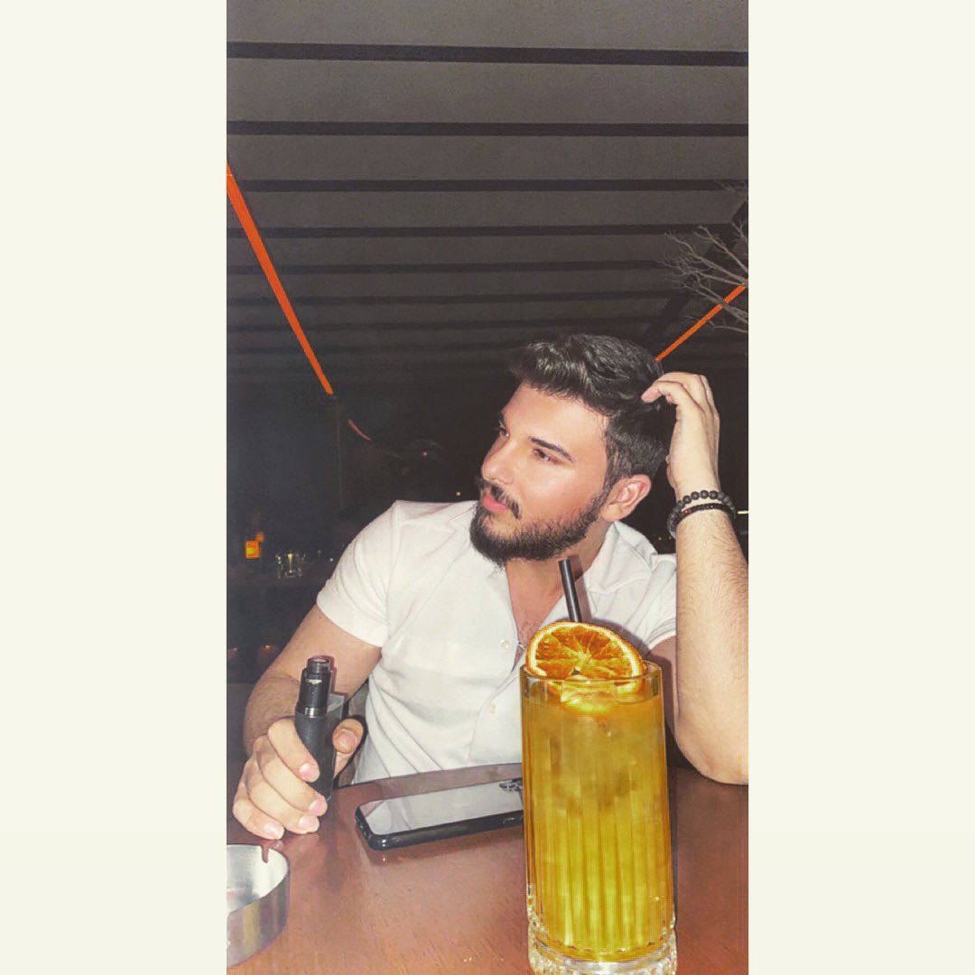 ramin_salih's tweet photo. No one makes u happy only u can make ur self happy :) 
#colorful or #BlackAndWhite ? https://t.co/nKJaF5Pxh8