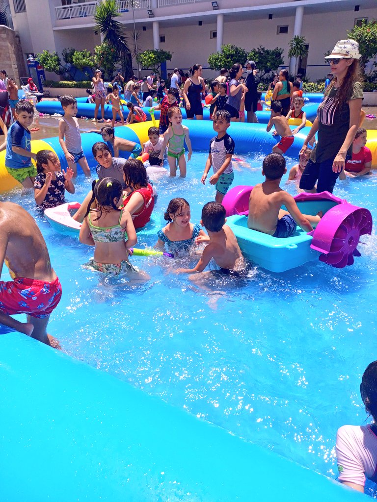 Natasha1ah's tweet photo. Splish 🌊 Splash 🌊 watch out !!!! It's 🌊 Water Day  🌊 at Dawha Academic Bridge @makdawhaschool . Campers had a blast 🤽🏊 and enjoyed every minute. #lifetime #memories #SummerVibes
 #يلا_نفرح_سوا https://t.co/hLupockz8W