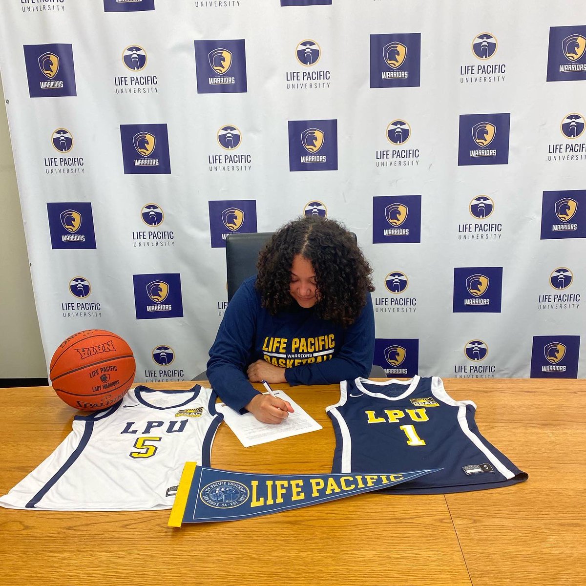 lpuwbb's tweet photo. Let’s please welcome our newest Lady Warrior to the LPU Women’s Basketball Program- Gianna Pritchett!! We are so excited to have you here 🏀💙💛 #WarriorUp #LPUWBB https://t.co/AJtT75zVoD