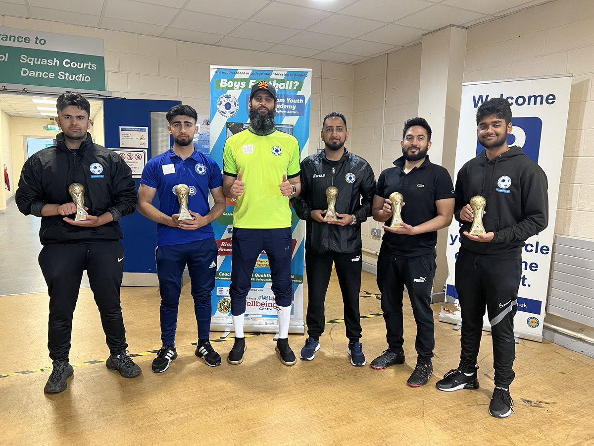 01Khattak's tweet photo. BYSA awarding our volunteers that keep our sessions alive and kicking credit to them all for their time and support #bysa_fa https://t.co/u6RsI9Pszo