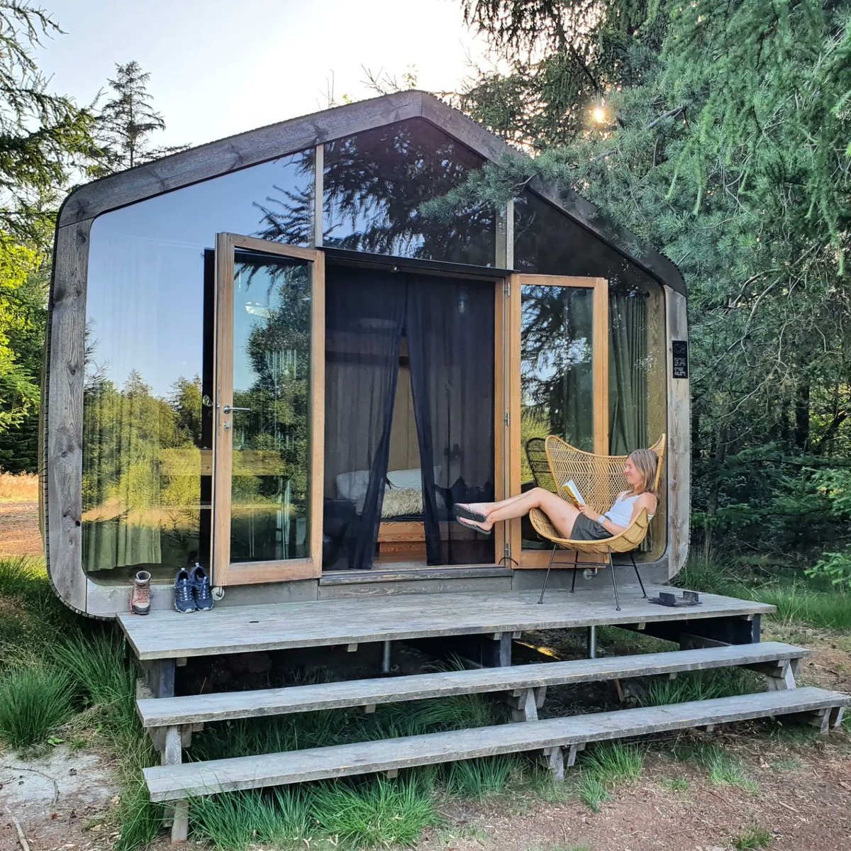 EmmaKustermans's tweet photo. Begin deze week maakten we een trektocht door de Drentse bossen. Alleen maar wij, de vogels, de bomen, de muggen, de stilte 💚 De zomervakantie kon niet beter beginnen. https://t.co/ylsdZw9o0y