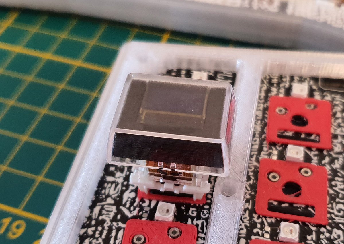 thpoll2's tweet photo. Got my hands on a 1.25U relgendable #keycap for my #PolyKeyboard
Still no 1.5U, but I already like it :) #MechanicalKeyboard https://t.co/4xD520tTs7