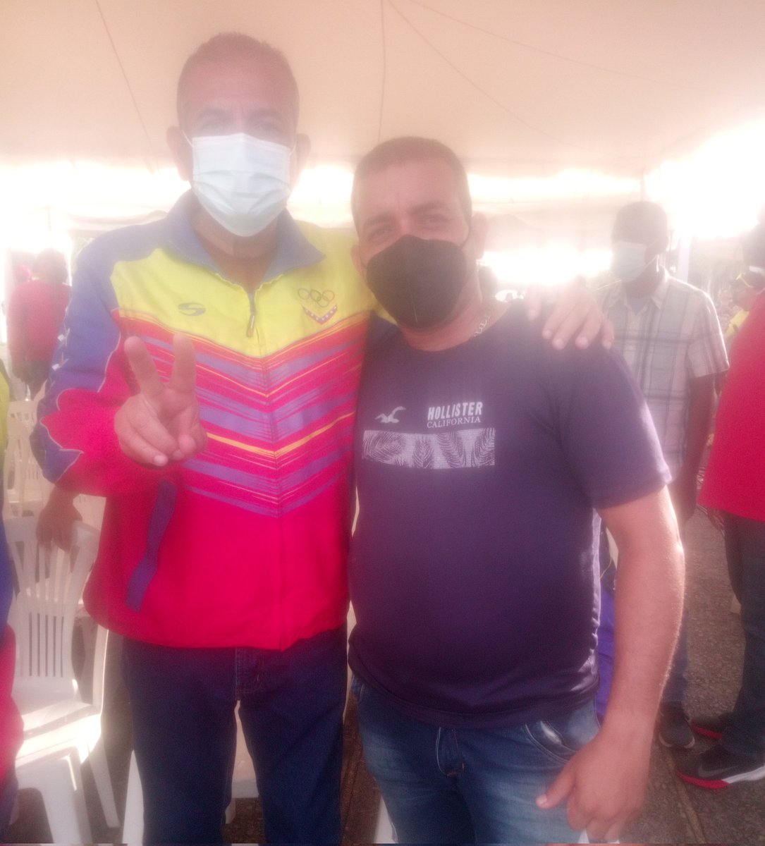 ssutcc1's tweet photo. Activos con el camarada #angel marcano #Tito Oviedo y José #Ramón rivero tocando temas de atropello de la empresa #Opengatecapital y #Fiven así que agárrate materiales cerámicos y carburo del Caroni llama a tu comisión presidencial aver  dónde está la orden de esa impeccion https://t.co/4ju48DI8cs