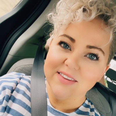 kaylin_e's tweet photo. thinking about becoming a #twitterhoney so here’s my face. #NewProfilePic https://t.co/hcXqkAgmmr