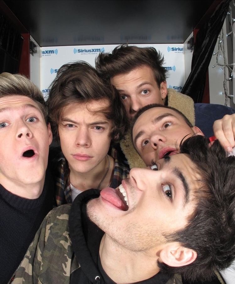 darismoonx's tweet photo. hola! como ven soy michelle de panamá y tengo 22 años, staneo a one direction hace ya nueve años y me gustaría encontrar más mutis.
— #integraciondirectioner ❤️‍🩹 https://t.co/VVL7JYOPrZ