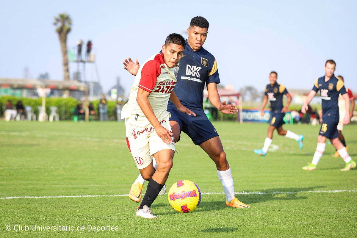 MenoresU's tweet photo. 2T ⏰ I Continuamos ganando a pocos minutos del final del partido. 

⚽ Universitario 2-1 Alianza Lima

📎 Sigue la transmisión en vivo aquí ➡️ https://t.co/Mr6fpIBE3p
 
#UxAL ⚽️ 
#CanterasCremas
#YDaleU https://t.co/zhn5seC2ce