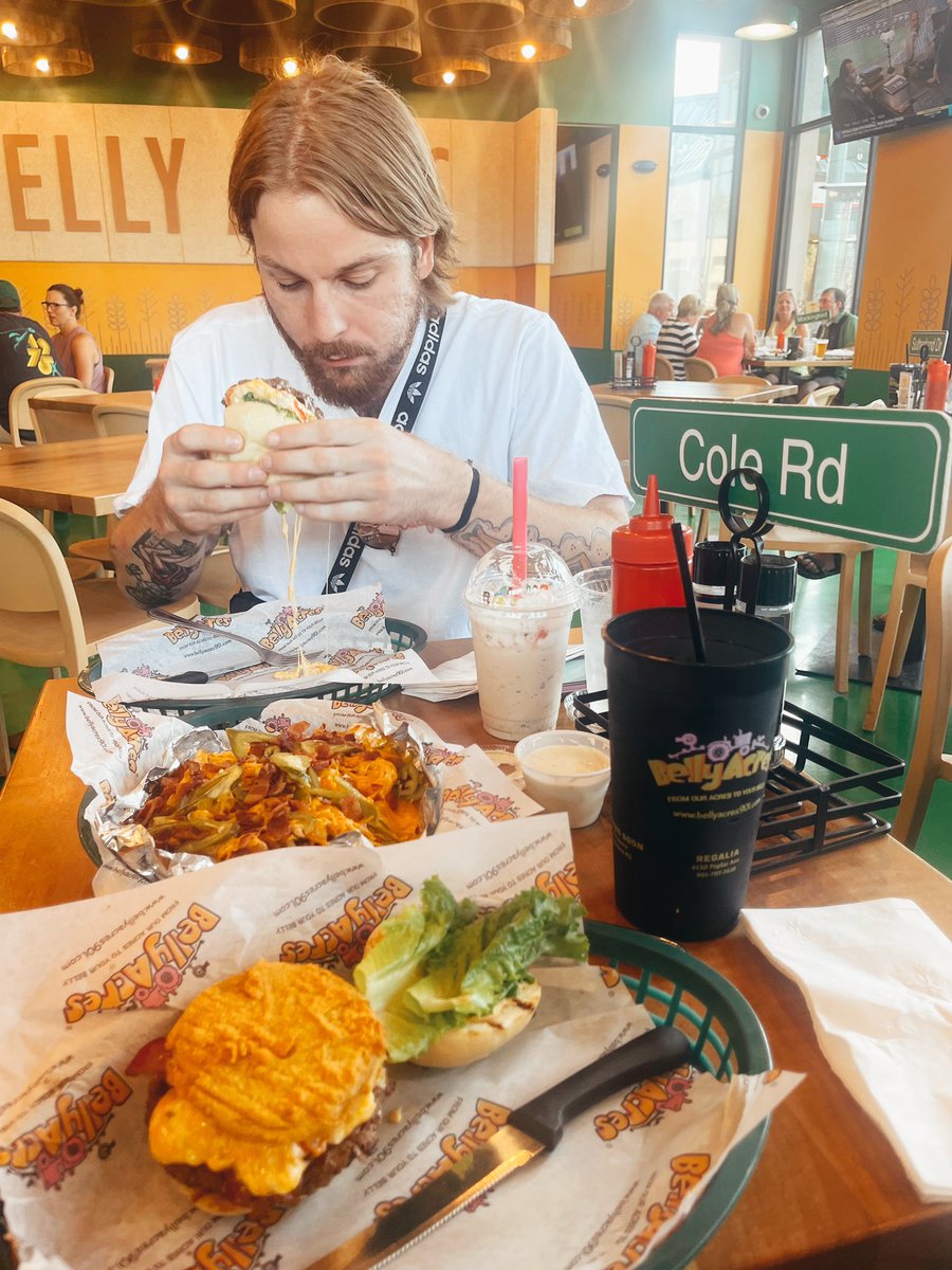 ang_schilds's tweet photo. @MemphisFlyer 2 Southern Belles coming right up! #flyerburgerweek https://t.co/iLY9S83KHY