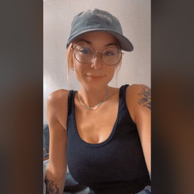 PerronRyann's tweet photo. You’ll never believe it. #NewProfilePic https://t.co/uf5ikcIFNP