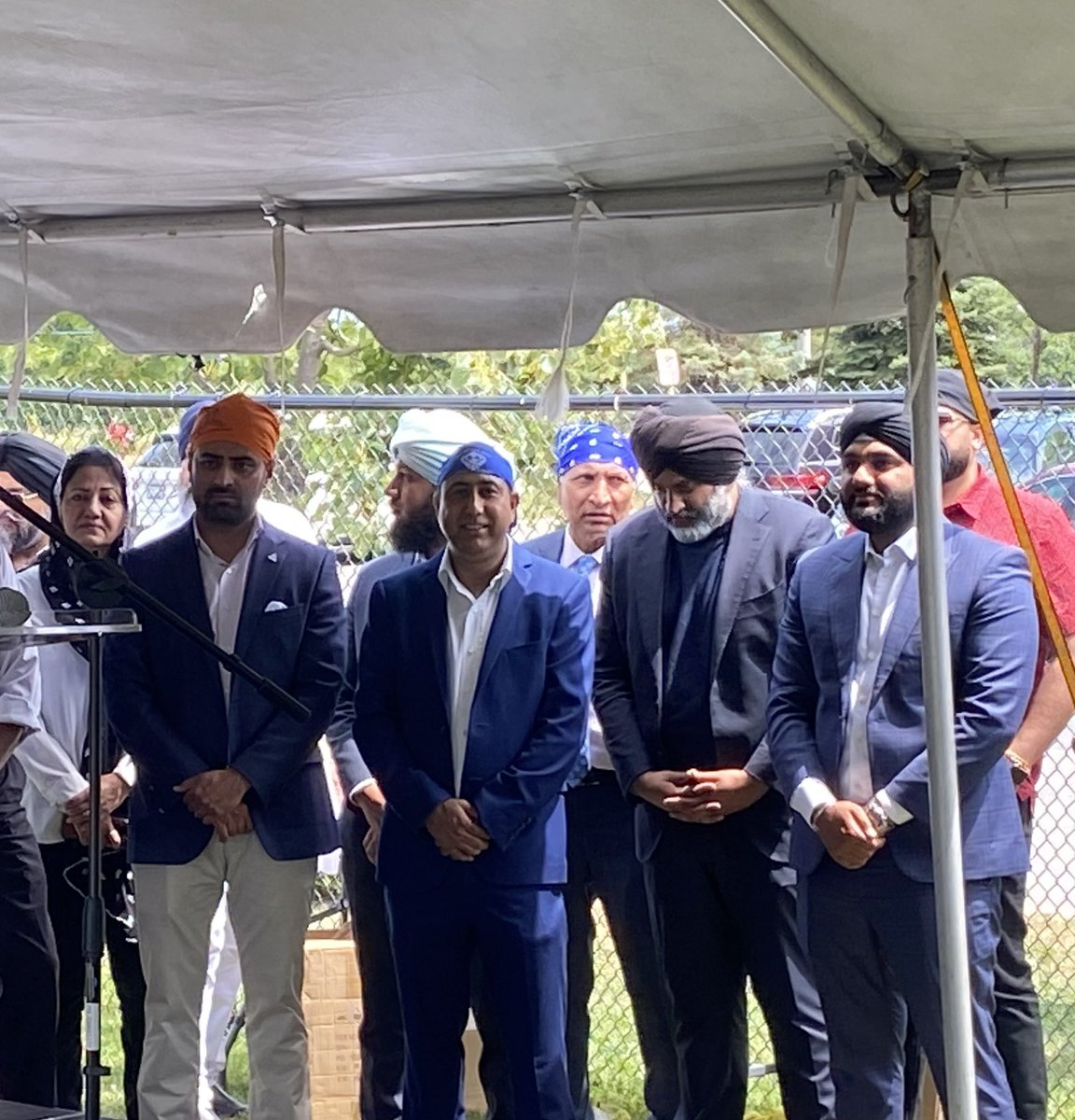 DeepakAnandMPP's tweet photo. Pleased to join local community and caucus colleagues at Ontario Khalsa Darbar for the opening of #KiratpurPark . Proud moment for Indio-Canadians! #KiratpurSahib was founded by sixth Guru #SriHargobindSahib and is the birth place of #GuruHarRaiSahibJi &amp; #guruharkrishansahibji . https://t.co/EBQkzhXxtD