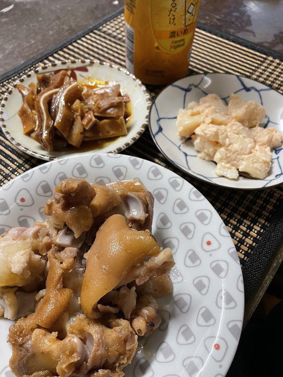 arare141013's tweet photo. おはようございます😃
7/24(日)
昨日はお客さんに頂いた豚足の煮付けと豚耳のピリ辛和え😋
コラーゲンたっぷりでした🎶

本日もまったりマイペースで宜しくお願いしまーす🎶 https://t.co/bYLcEhRa1t