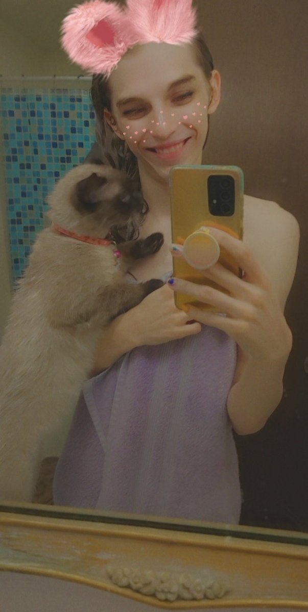 RushingVeronika's tweet photo. Hehe this is how this little enjoys her Saturdays 🙉🙊🙈👉👈😌💖 https://t.co/QLoLebccvA