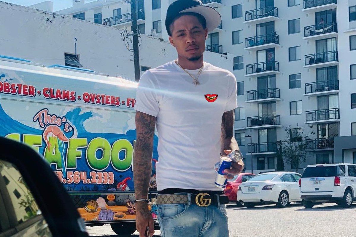 SaycheeseDGTL's tweet photo. Tampa Rapper “Rollie Bands” shot and k*lled outside his Apartment moments after posting a message to his opps “If a N**** want smoke pull up I’m at my crib in 5 minutes” https://t.co/KCZOzM26L3