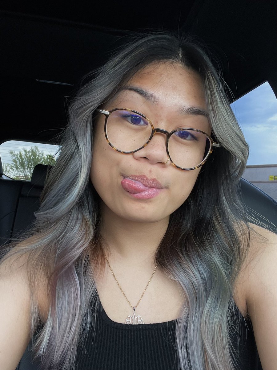 CAlTLEEN's tweet photo. couldn’t pay me $100 to get me to stop picking at my acne 🫥 https://t.co/ipkDqkVoms