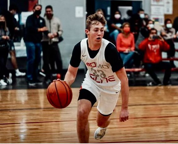 HardwoodEvents's tweet photo. 2023 combo guard Nate Brandt hit a buzzer beater three to end the half vs the KC Spurs from about 28 feet. Had 25 points yesterday for a Mid MO Elite team that is 2-0 here in KC @MidMoElite @natebrandt8 https://t.co/kGof7b203c