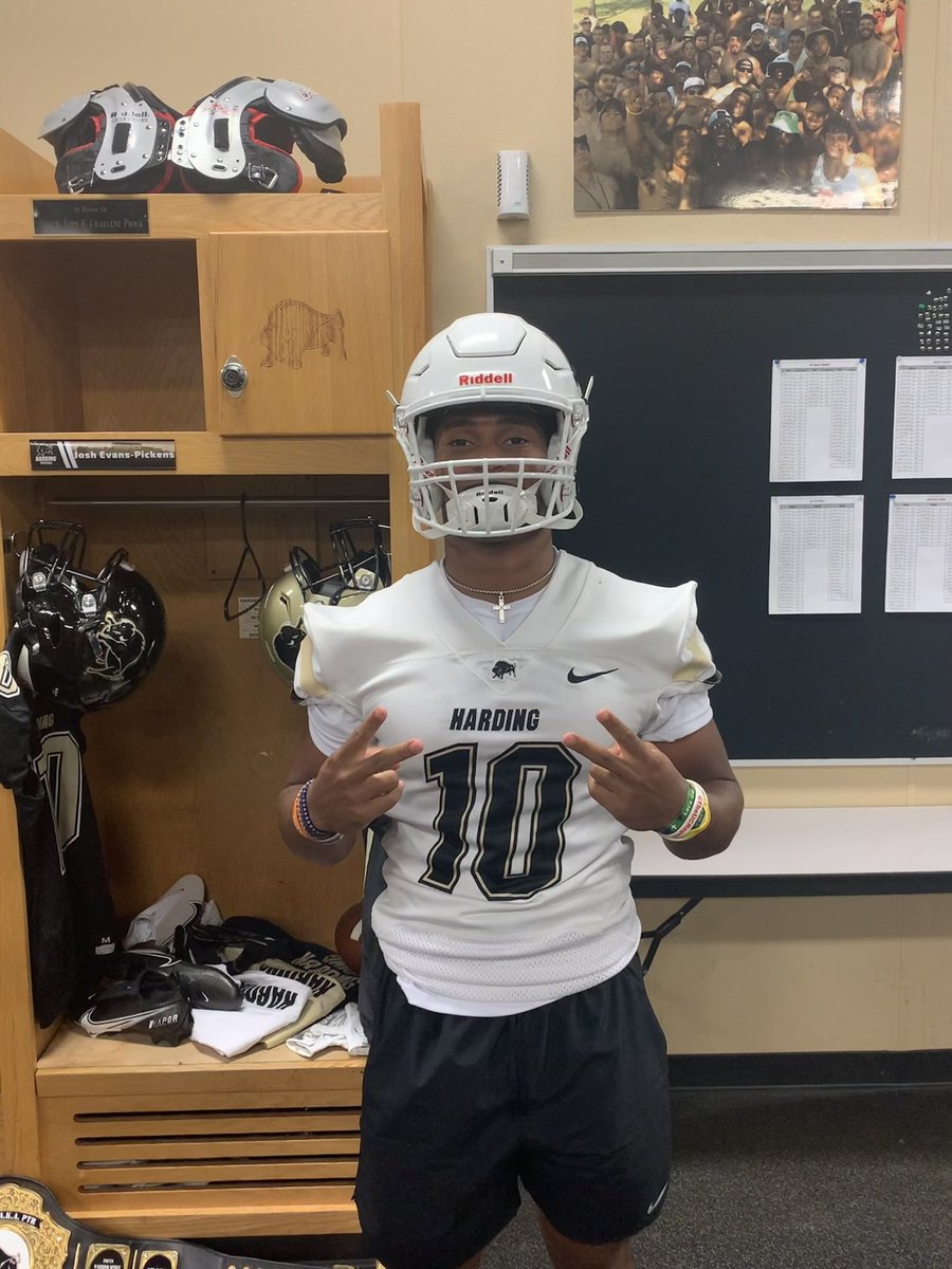 Pickens_Josh10's tweet photo. I’m exited to announce that I have committed to Harding University to further my academic and football career. I want to thank God, my family, and all my peers that have stuck with me on this journey. Feels good to be a Bison!🦬 #brotherhood  #AGTG https://t.co/xW94ZtUdv3