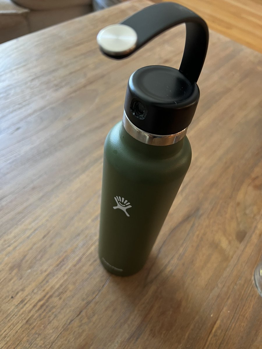 eeshan's tweet photo. @HydroFlask can’t believe that your bottle lids snap off this easily. A single drop over two months of owning it and this is the result https://t.co/WcRZEvbkCG