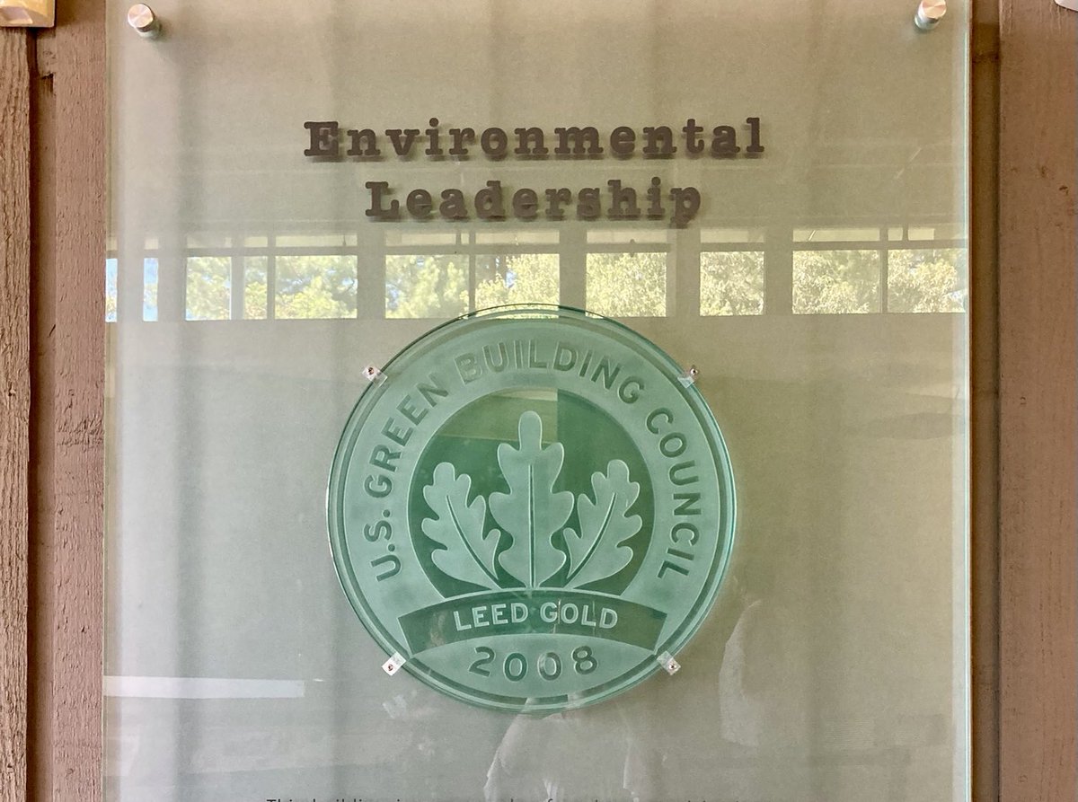 HMBenjamin1's tweet photo. Stopped by the LEED Gold @BlueRidgeNPS visitor center today for helpful ranger advice and park history displays. #FindYourLEED https://t.co/BXENhvKWDx