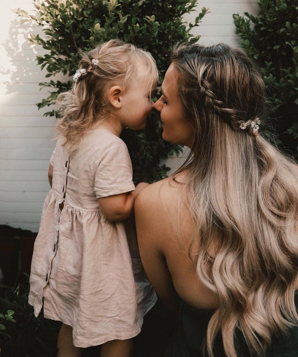 JeanHVSC's tweet photo. "Son los dias mas hermosos, papá ha regresado por nosotras y nos ha llevado a casa." Ese sin duda es el mejor final para nuestra historia, siempre fuiiste y seras la persona que mas amamos @_VladRavenel  asi que nos vamos contigo para siempre💙 https://t.co/oYgJN3hXRg