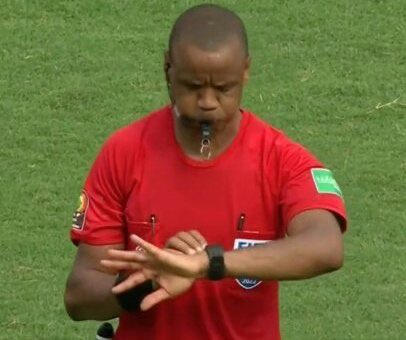 ThusoMpuangOLY's tweet photo. Can we change the referee now…
We know one that could save time in moments like these🔥🔥🔥
#TotalEnergiesWAFCON2022
#SSWAFCON22 https://t.co/0jy0xVK6lp