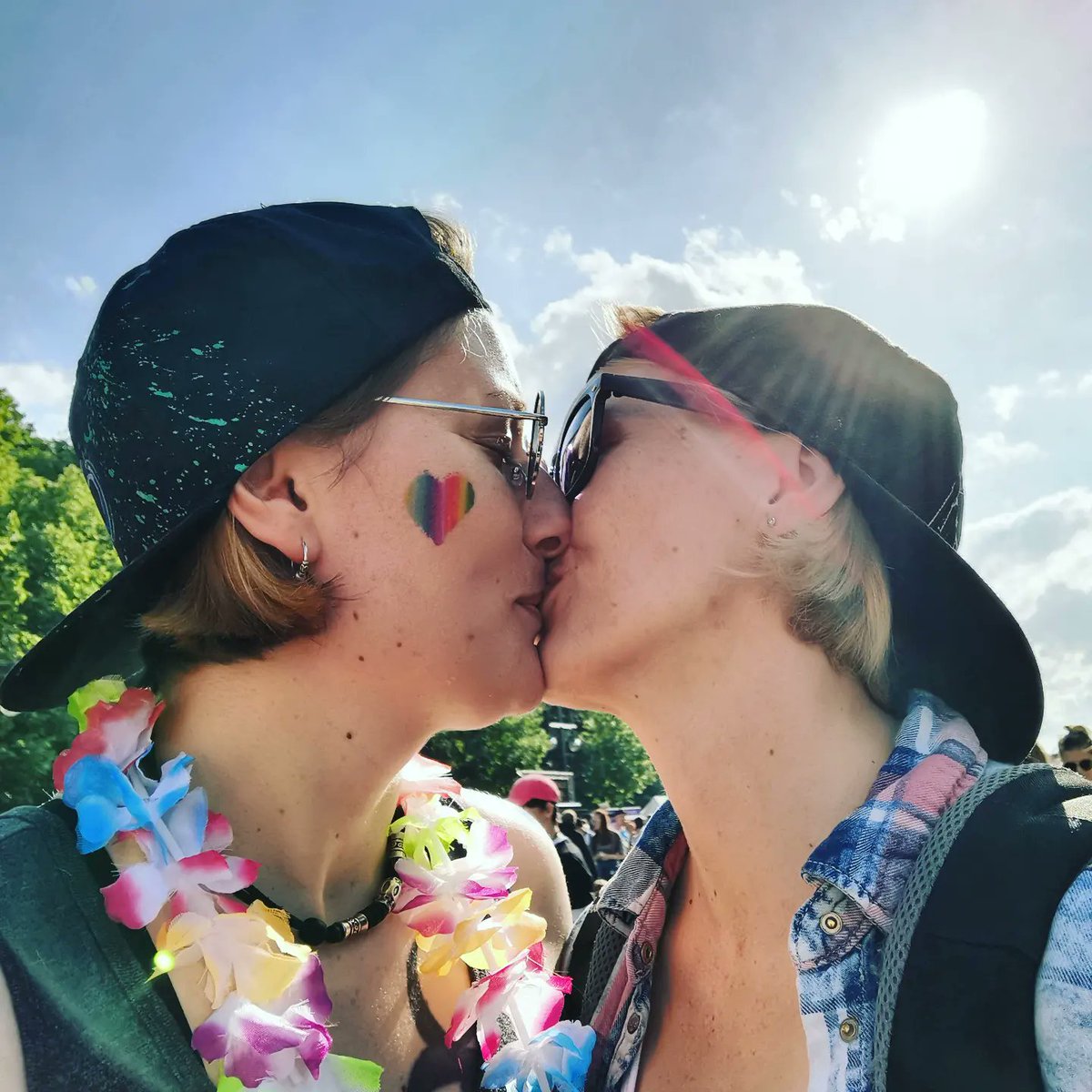 TheLexaShow's tweet photo. "United in Love" Berlin Pride 2022
We had a great time there. On the way back, we unfortunately experienced discrimination and intolerance again, but we don't let it get us down and show our colors. #berlinpride2022 #LGBTQIA #loveislove #NoHate #rainbow https://t.co/2fP8vhHZW9