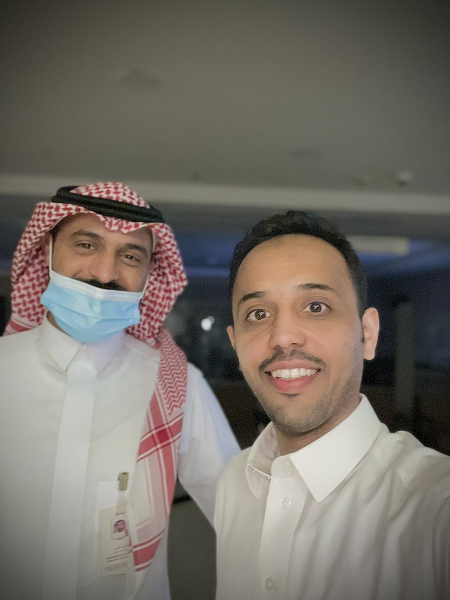 ELThursday's tweet photo. اليوم خرجت متاخر من العيادة بعد مراجعة بعض الحالات وتجهيز لعمليات الغد وظننت انه لا يعمل غيري بعد الساعة ١١ مساء !

وعندما خرجت التقيت بمن هو يعمل طوال  اليوم من اجل المراجعين ..القلب النابض في عيادات الجراحة في مستشفي د . سليمان الحبيب بالقصيم

عبدالرحمن المحيسن (مشرف العيادات) https://t.co/7DQ6J6KmeJ