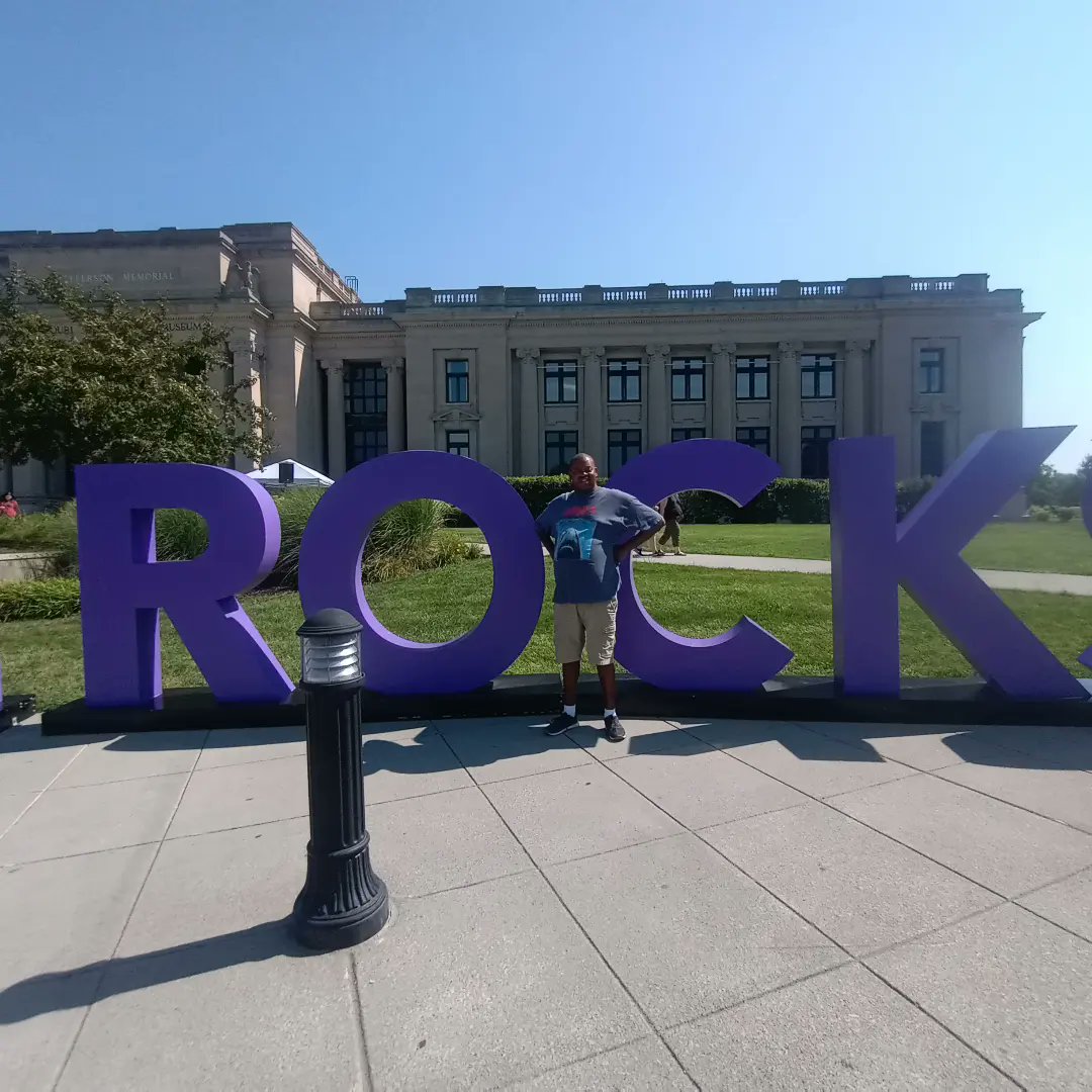 annesha_trenae's tweet photo. #stlouishistorymuseum #stlouisrocks #STLspiritselfie #sisterandbrother π§©ππππ§‘β€οΈππ§© #AutisticWhileBlack #nonverbal https://t.co/QWVuPA91zb