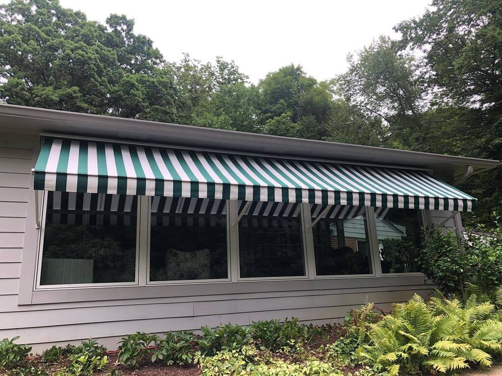 midtownawning's tweet photo. Retractable drop-arm awning.  Adjust your shade as needed 🌞 https://t.co/8pr7NcrZNQ https://t.co/5ToUkna3Nk