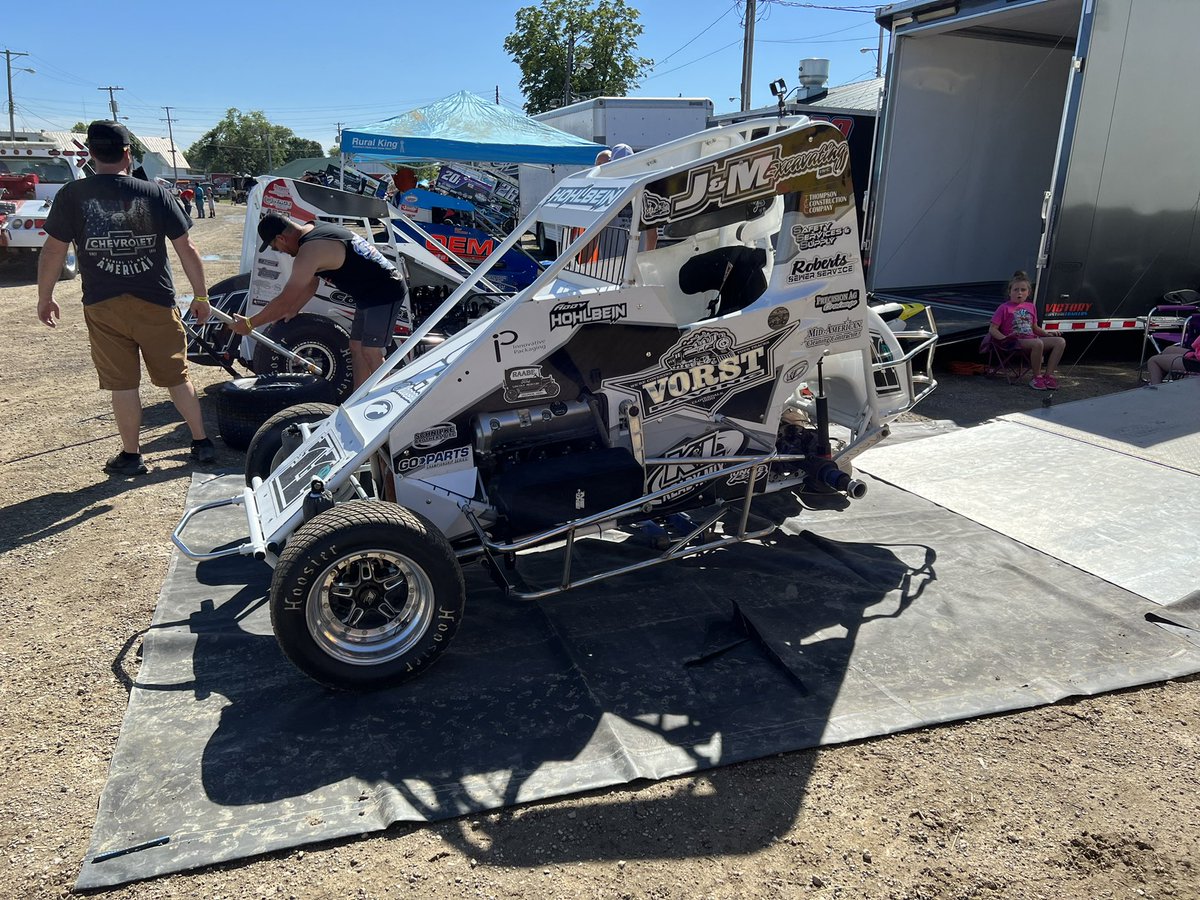HordRaceWatcher's tweet photo. Some of the @USACNation D2 midgets in the pits include Michael Magic, @AbbyHohlbein, @DrewRader74, and @badues23 https://t.co/wyOsRDJtZz
