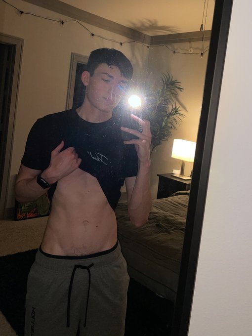 Coming to bed? https://t.co/9xmDeNUSzU<a href="/tag/nationalhotdogday"class="tags"><span>#nationalhotdogday</span></a>