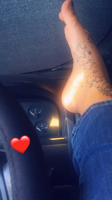 Feet me 🤤😋 https://t.co/uDMaAxgoYr<a href="/tag/selfcare"class="tags"><span>#selfcare</span></a>