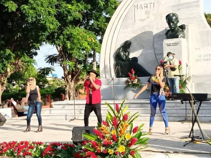 LeoMendez_91's tweet photo. #LaHabana #Cuba realiza su acto por el 69 Aniversario de los Asaltos a los Cuarteles Moncada y Carlos M. Céspedes, los capitalinos #SiempreEn26 #DefendemosCuba #SomosDelBarrio #CDRHabana #CDRCuba https://t.co/6GHn0AQtCU