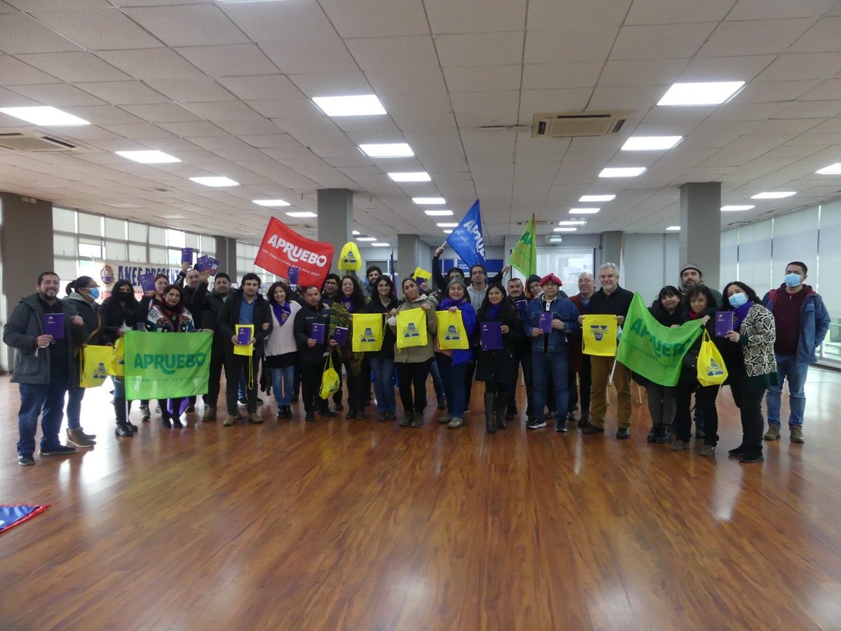 h_molinet's tweet photo. Hoy gran jornada x el voto informado de lxs trabajadorxs de la Araucanía,  chaltumay x las exposiciones @RoyoManuela y @NatividadLlanq3 y tb x el newen de @anefaraucania @anefchile @Fesir_Tco https://t.co/9miweaYcgd