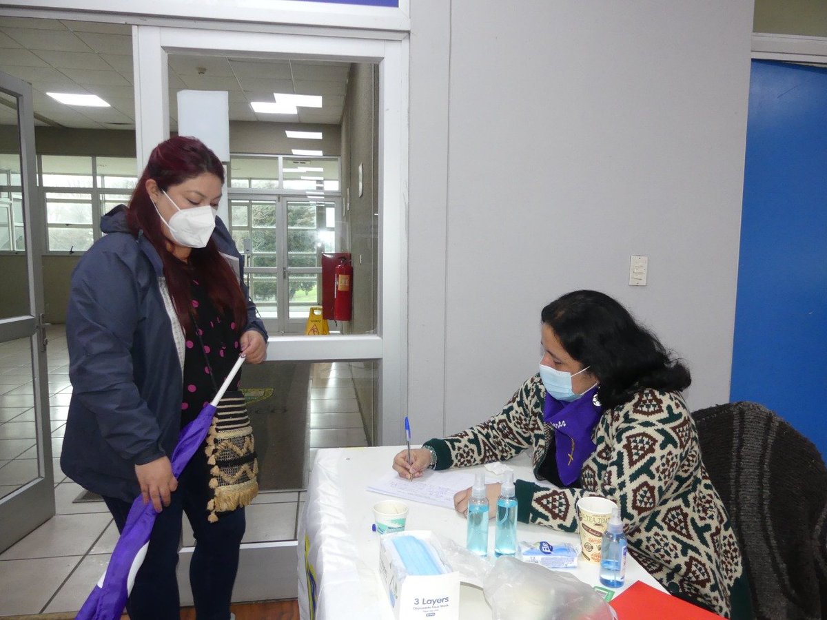 h_molinet's tweet photo. Hoy gran jornada x el voto informado de lxs trabajadorxs de la Araucanía,  chaltumay x las exposiciones @RoyoManuela y @NatividadLlanq3 y tb x el newen de @anefaraucania @anefchile @Fesir_Tco https://t.co/9miweaYcgd