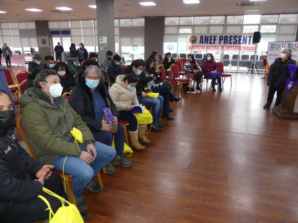 h_molinet's tweet photo. Hoy gran jornada x el voto informado de lxs trabajadorxs de la Araucanía,  chaltumay x las exposiciones @RoyoManuela y @NatividadLlanq3 y tb x el newen de @anefaraucania @anefchile @Fesir_Tco https://t.co/9miweaYcgd