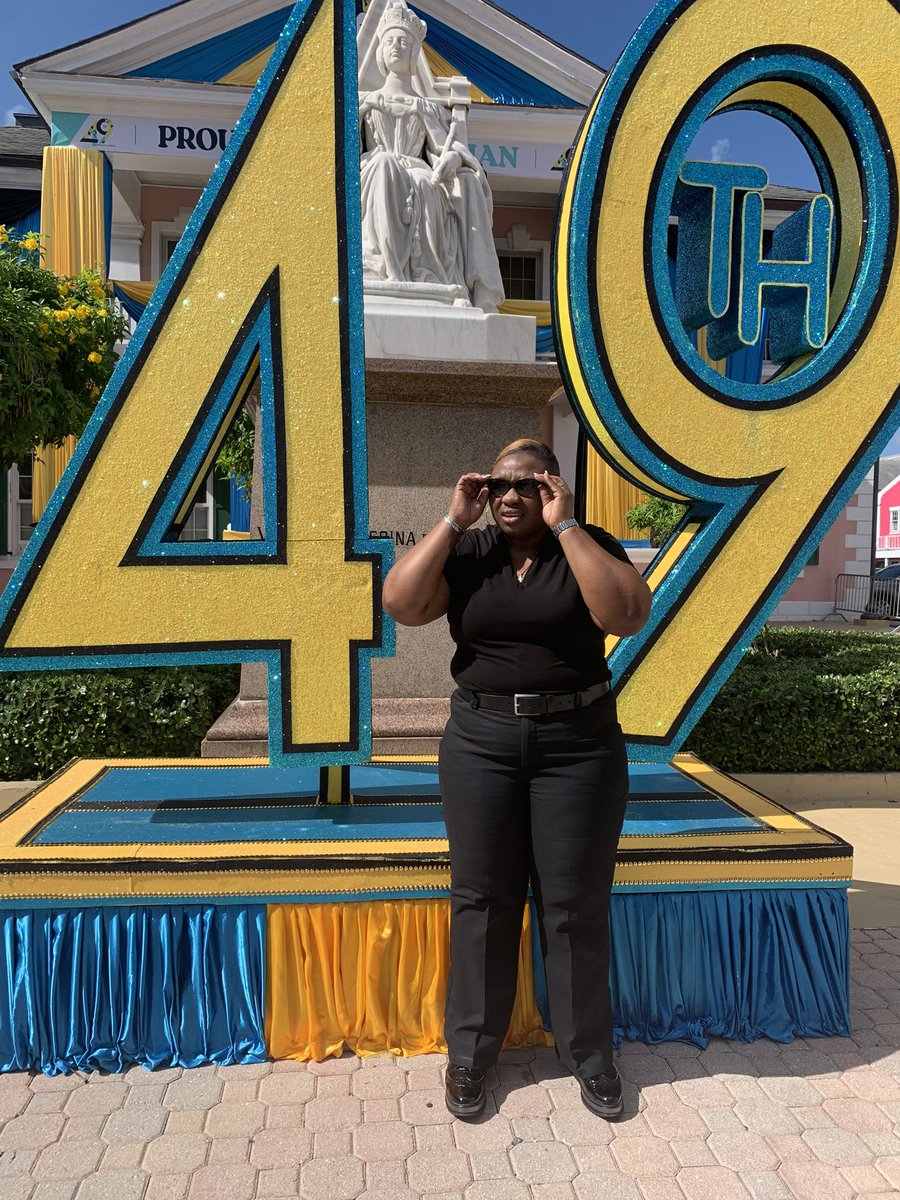 NMM242's tweet photo. The Bahamas celebrates 49 years Independent, in the same year Shaunae makes history dominating all international track meets in the 400m in little over 49 secs, Powerful!
Oh I also turned 49 in the same year😊The Bahamas, Shaunae and Me 49 is special🍾🍾🍾🍾 https://t.co/JevImppOuJ