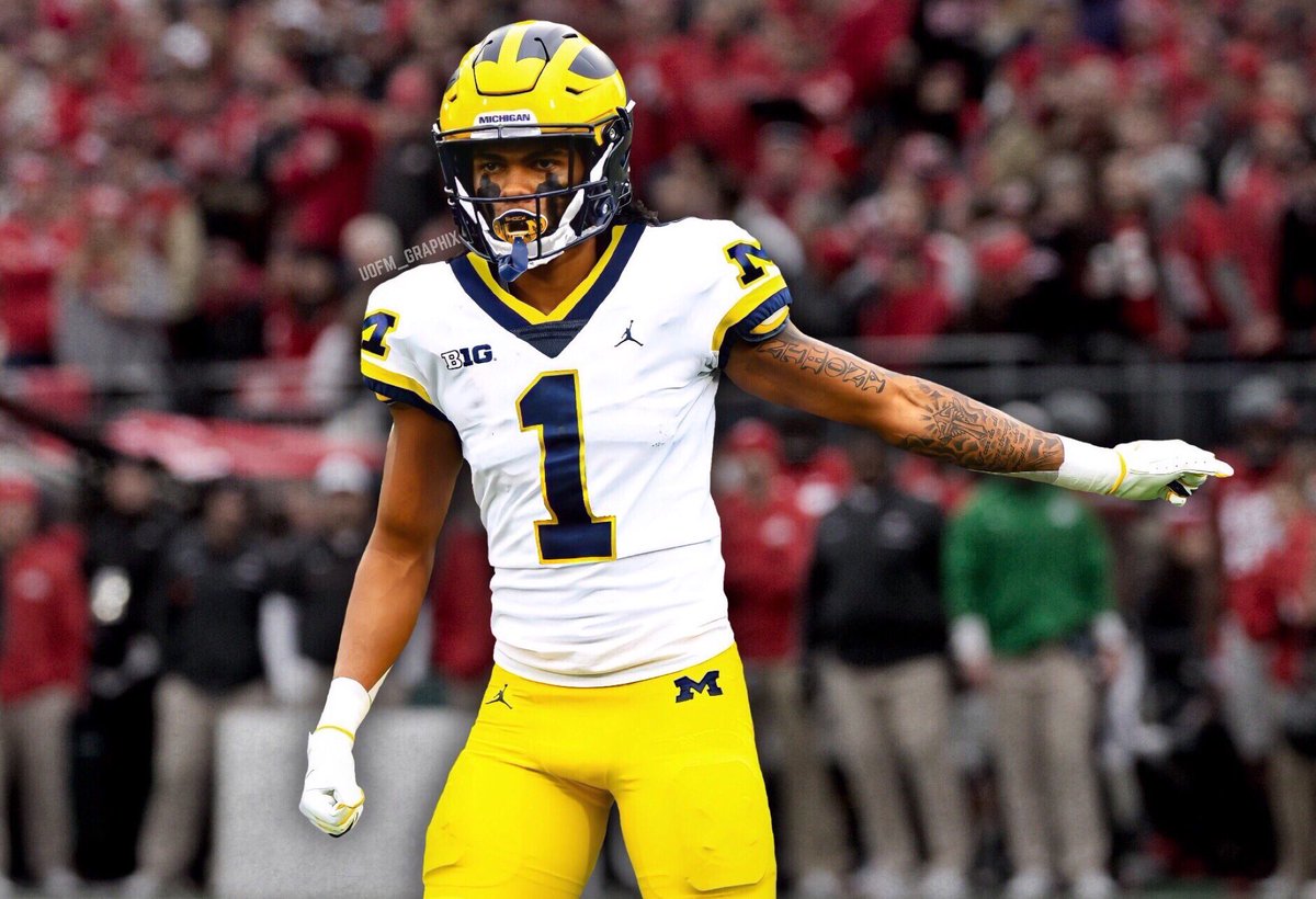 uofm_graphix's tweet photo. 1997 Throwback uniform concept. 2022 will mark the 25th anniversary of Michigans 12-0 title run. I think this season would be a great opportunity to break out some throwbacks, what do you think? #GoBlue https://t.co/lA5xJyKczW
