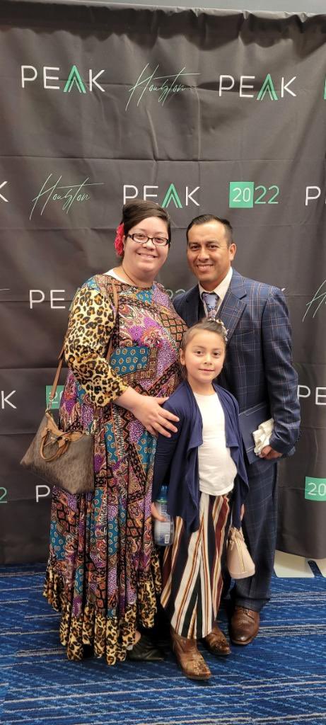 SraLuna5's tweet photo. Great time in Houston with @apostolic_new it’s wonderful to see so many worshipping God and seeing our #BCS familia there with us.  
#aggieland #texas #summer #wpf https://t.co/wFOuPQvtSC