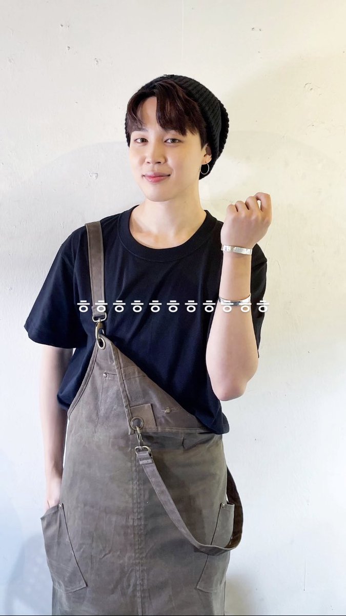 agustttd___'s tweet photo. HUAAAAA GABISA GABISAAAA INI TERLALU CUTE NCIMMM😿 
Gemesin banget ya cowo kita?

BRACELET BY JIMIN
#JIMIN #JiminVLOG https://t.co/UyjPpwajVZ