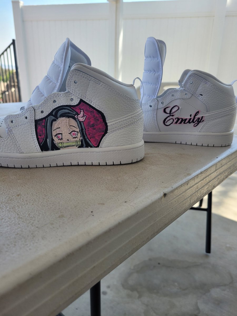 RyTeMiKe's tweet photo. First time customizing shoes #nazuko #anime #customeshoes https://t.co/k9yCz1BKqe