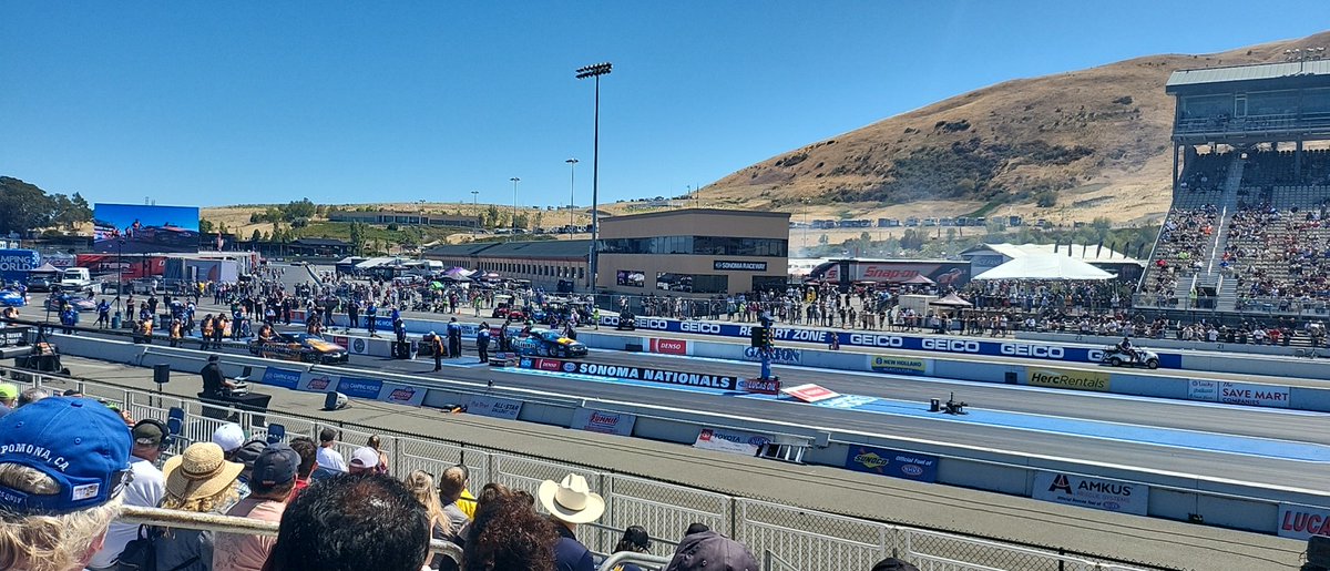 Ozzmodious's tweet photo. Forgot how much fun the @NHRA Drag races are. I'm out here at Sonoma Raceway covered in tire rubber and fuel residue.

Fuck yes. https://t.co/LeWPiXqXml