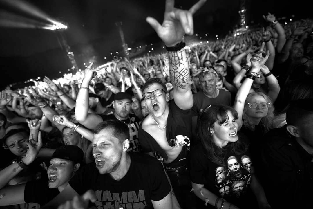 RammlosOficial's tweet photo. La noche más calurosa del año en Tallin – aitäh!
Parte 1/2
🔥#RAMMSTEIN🔥
🏟️ #SongFestivalGrounds
🇪🇪 #Tallinn #Estonia
📅 20/07/22
📸#Fotos:©#RobLewis & #JensKoch
#EuropeStadiumTour2022 #ZEITkommt #ChristophSchneider #TillLindemann #RichardKruspe #OliverRiedel #PaulLanders #FLAKE https://t.co/TP8Y9mjQd7