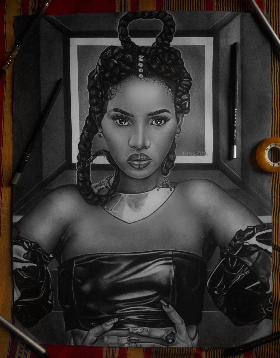 ArtistMM4's tweet image. Final shot 
Charcoal and graphite on paper