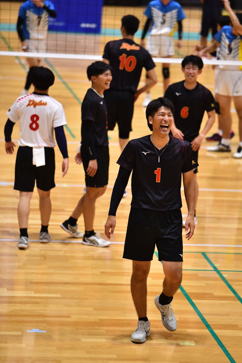 riccoVB_photo's tweet photo. サイドな姿が見れるとは思ってませんでした😃
お仕事も頑張ってるようでまーっくろで
最年長さん楽しそうでした✨✨
お疲れ様でした👍
#藤田裕城 選手
#Digless
#天皇杯 #大分県予選
2022.07.18 https://t.co/RtL4pY65Pd
